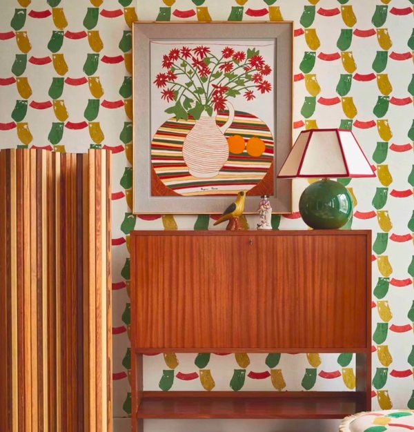 Ruth Sleightholme interior featuring painting by Bryan Pearce